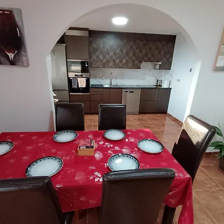 Oasis 펜션 Pedornes